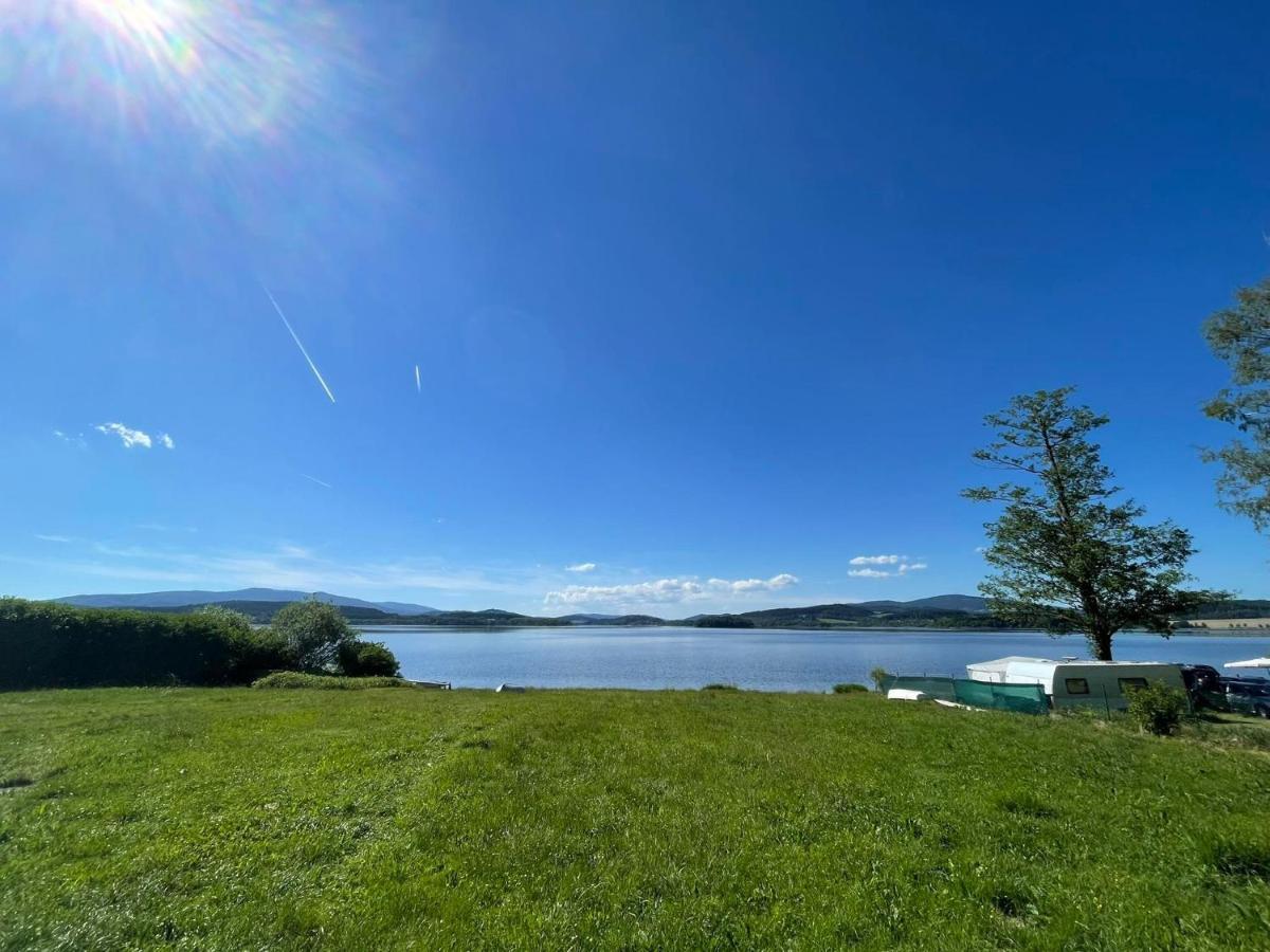 Hobiti Chatka Lipno แชร์นาฟ โปชูมาวี ภายนอก รูปภาพ